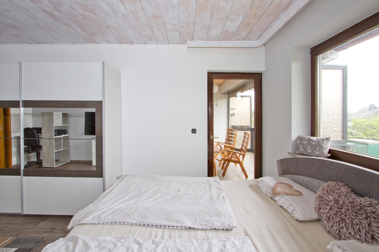 Schlafzimmer Zugang Loggia