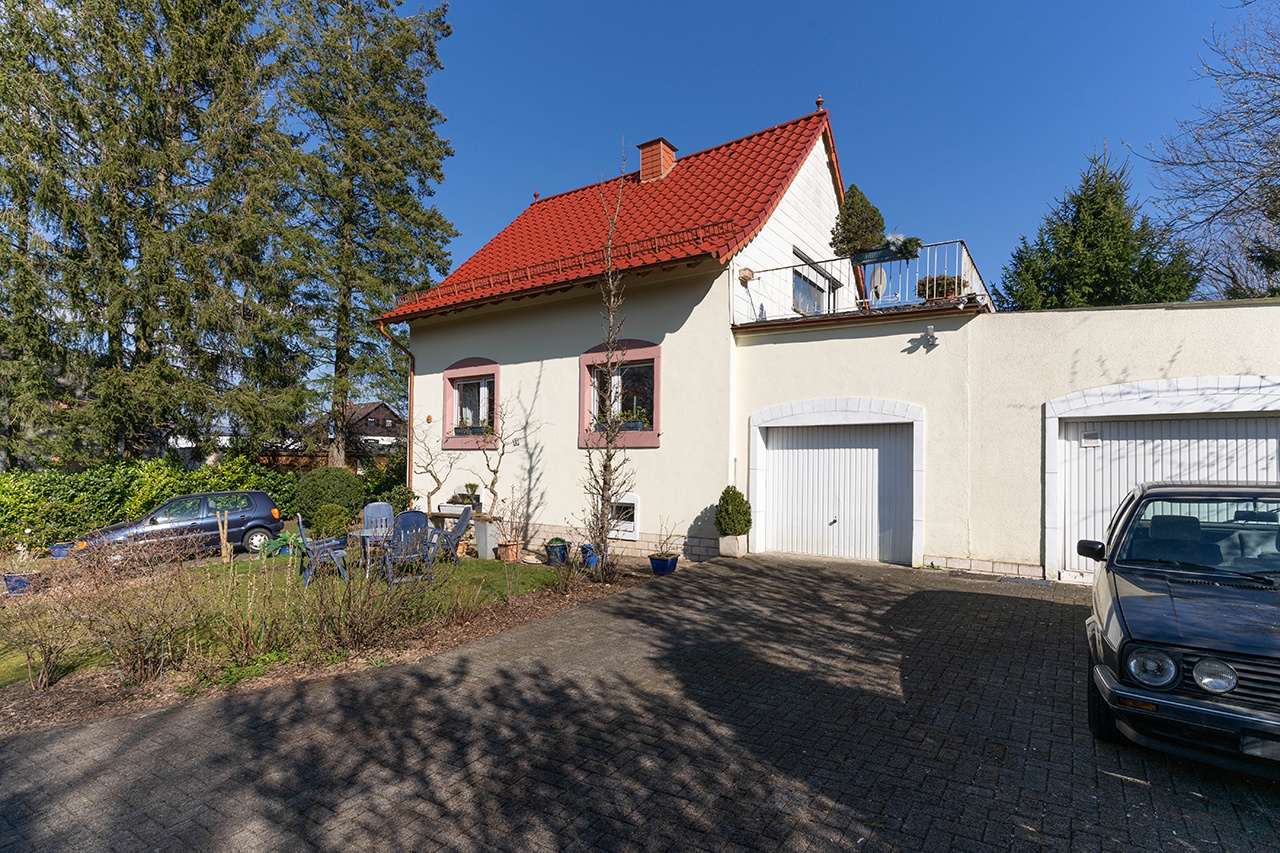 Seitenansicht/Garagen