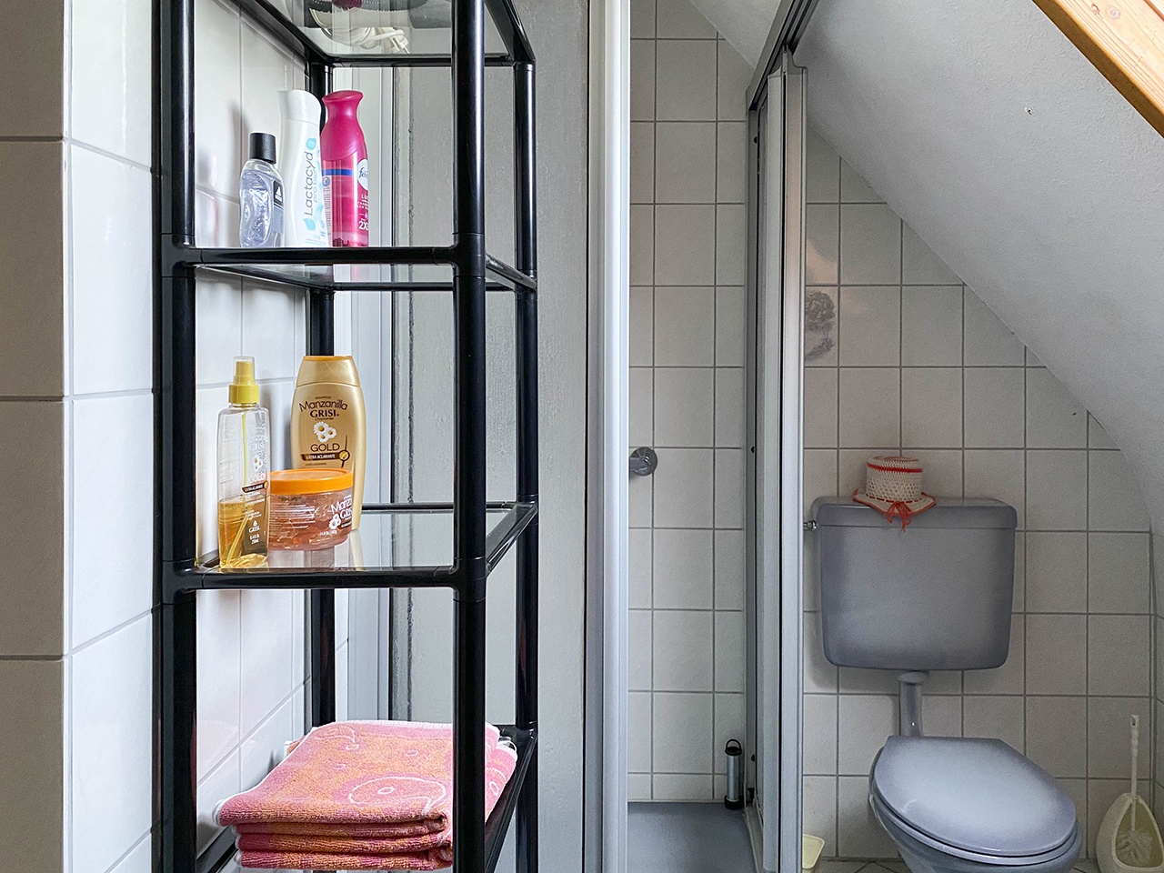 Duschbad im Dachgeschoss Ansicht 1