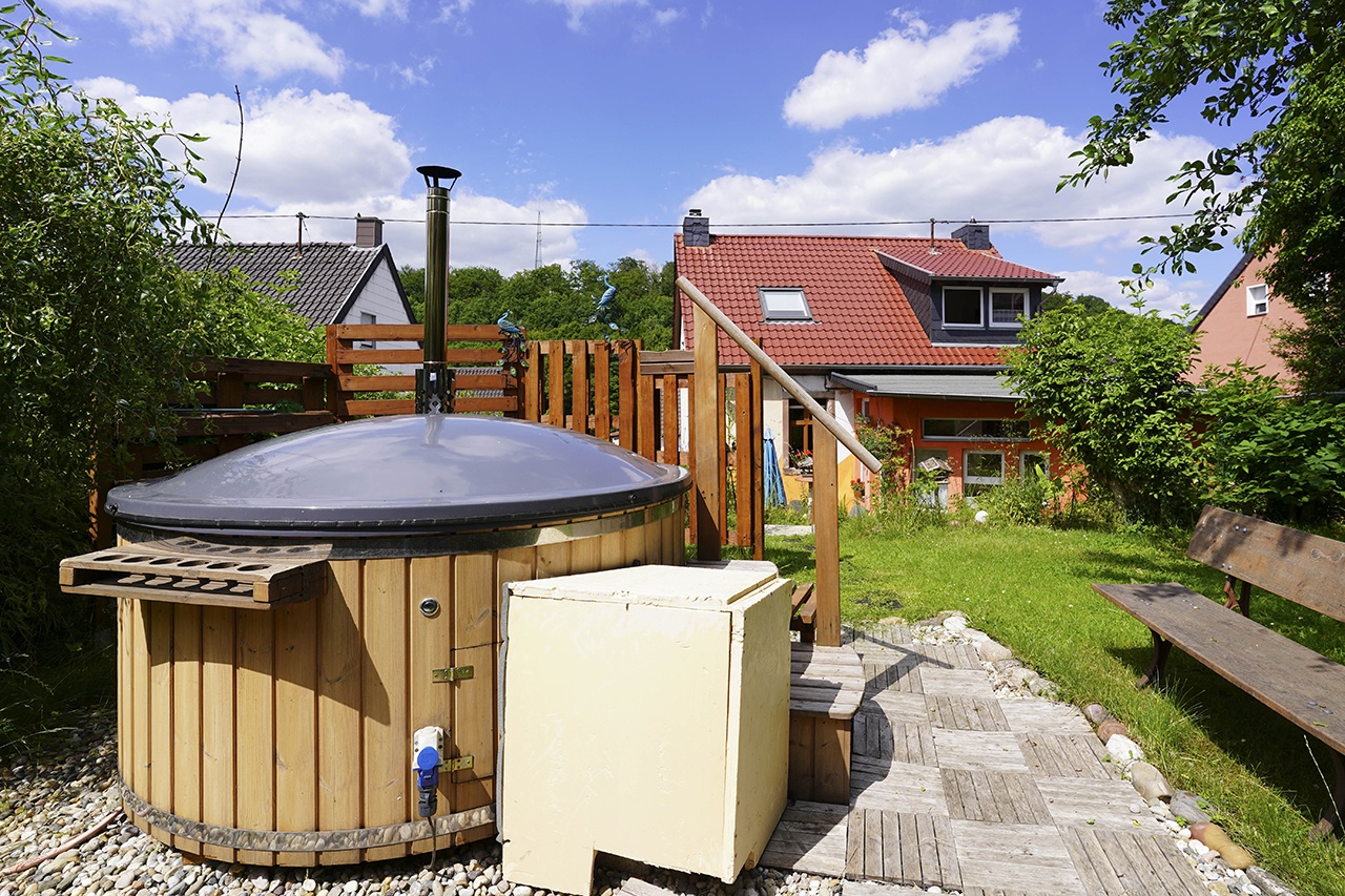 Rückansicht 1 mit Jacuzzi