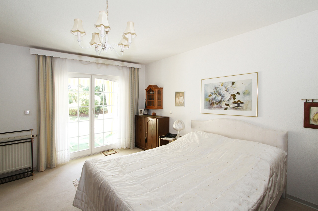 Schlafzimmer- Blickrichtung Terrasse