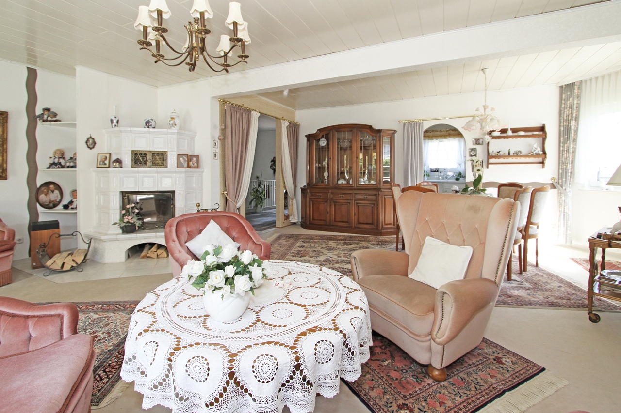 Wohnbereich- Blickrichtung Kamin