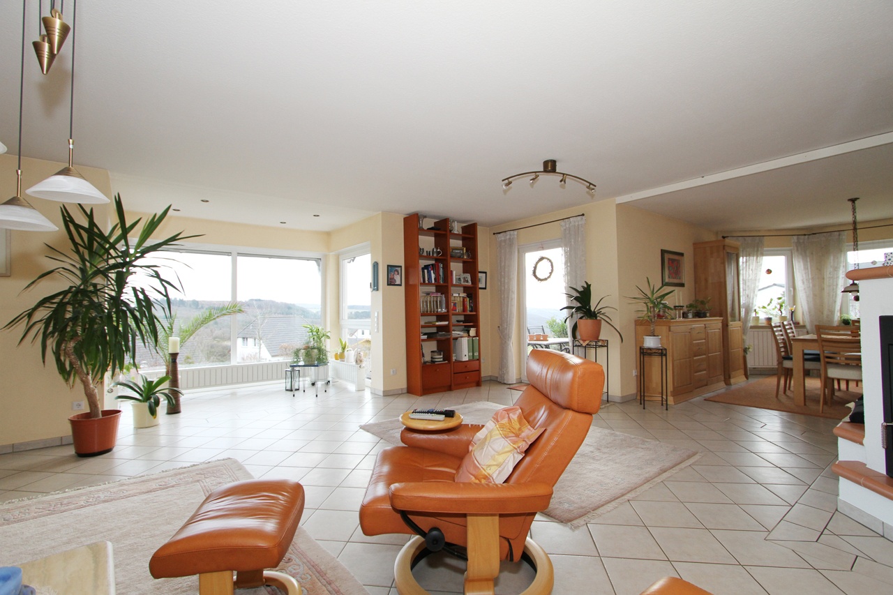 Wohnzimmer - Blickrichtung Esszimmer