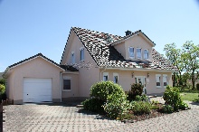 Neuwertiges Haus an entzückendem Grundstück! (669+250 qm) Neuwertiges Haus an entzückendem Grundstück! (669+250 qm)