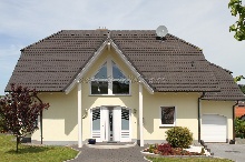 Neuwertiges Haus in gepflegtem Umfeld und schöner Aussicht! Neuwertiges Haus in gepflegtem Umfeld und schöner Aussicht!